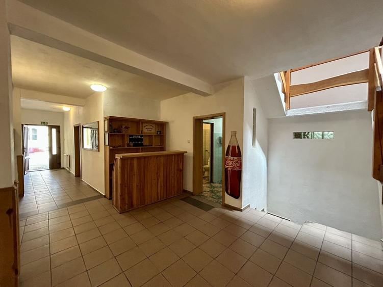 Pensiune cu potențial deosebit, vedere spectaculoasă spre Piatra Craiului - 10