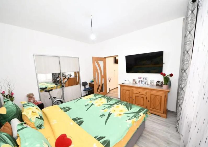De vanzare casa cu 3 apartamente + anexa 75 mp, Comision 0% - 15