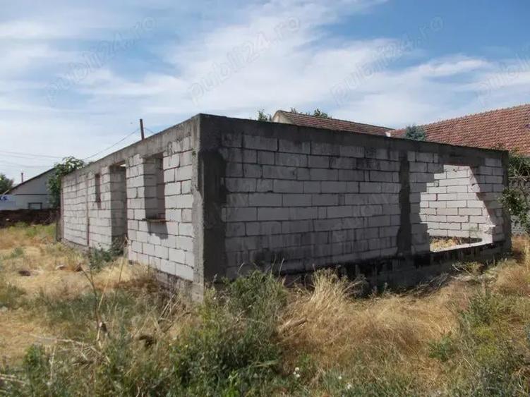 Casa neterminata langa Timisoara, Sacalaz, central, asfalt, utilitati, 1015 mp, FS=15,38mp. Com=0% - 12