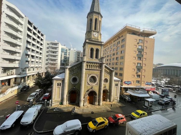 Garsoniera ultracentrala, mobilata , etaj 3, bloc solid, termoiz, langa Cismigiu - 10