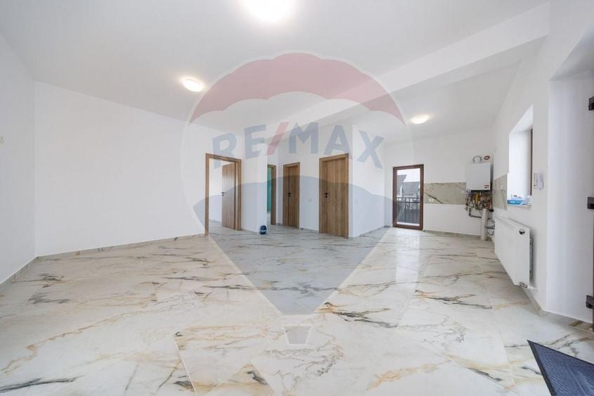 Casa cu 9 camere, teren 501 mp,  Harman! - 22