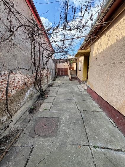 Casă cu teren 320 mp – zonă liniștită, Sibiu - 1