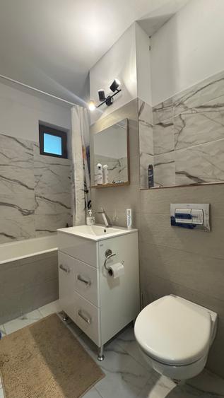 Apartament cu 4 camere decomandat în Central