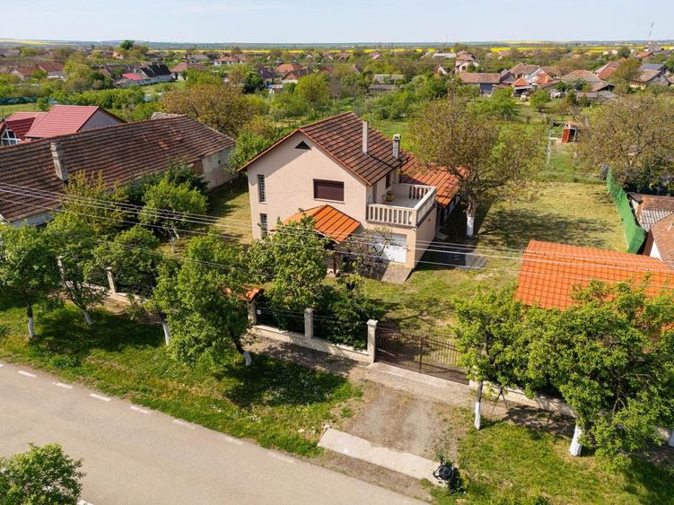 Casă individuală cu 4 camere cu Canalizare în Păuliș