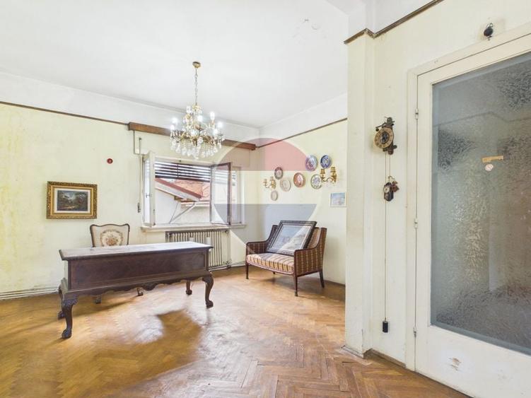 Apartament cu 4 camere semidecomandat în Ferdinand