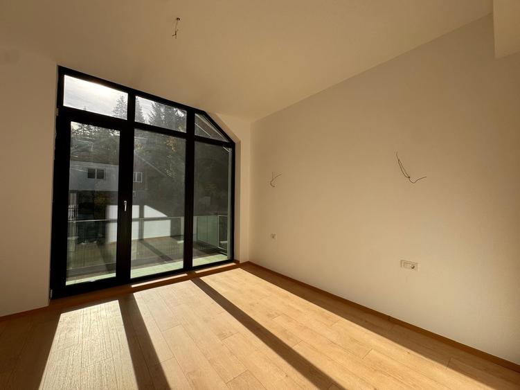 Penthouse cu 5 camere decomandat în Furnica