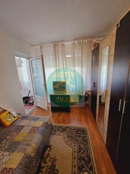 Apartament cu 3 camere decomandat în Roman - 4