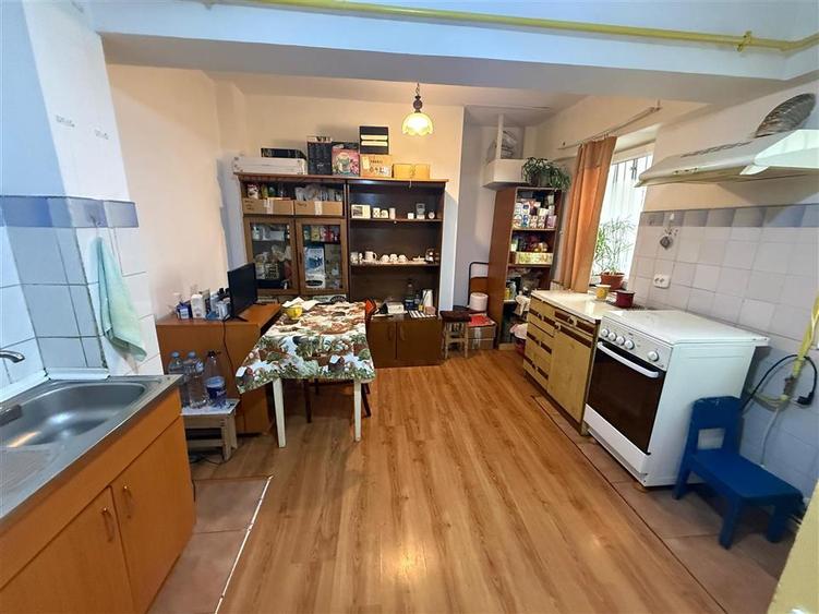 Apartament cu 2 camere decomandat, etajul 1 - Centru - Palas Mall. - 2