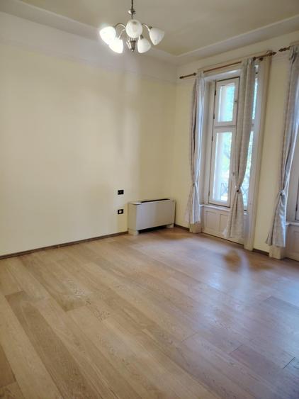 Apartament cu 3 camere decomandat în P-ța Maria