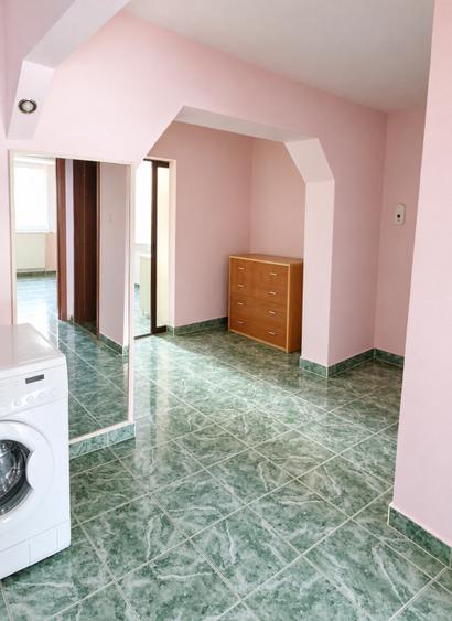 Apartament cu 3 camere decomandat, mobilat în Central