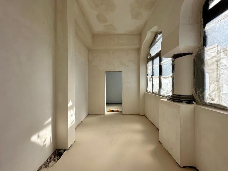 Spatiu parter, sursa apa in el, 13mp, centru, Cuza Voda - 2