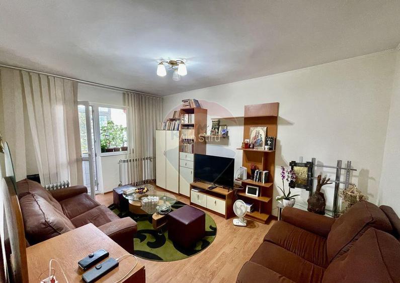 Apartament cu 3 camere de vanzare in zona Sud Apartament cu 3 camere de vanzare in zona Sud