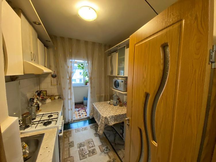 Persoana fizica închiriez apartament în Nicolina I - 5