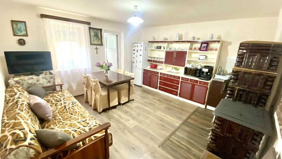 Casa cu teren mare si curte amenajata, de vanzare in Cordau locatie excelenta, situata chiar in centrul localitatii! - 2