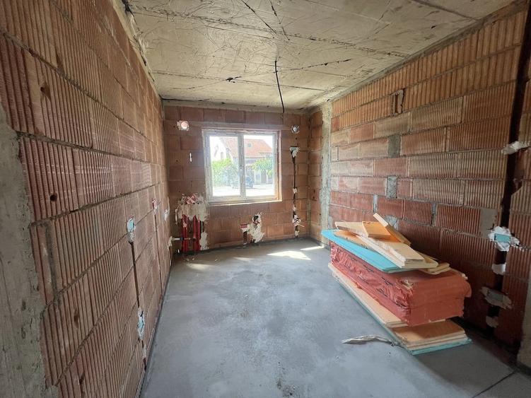 Casă cu 3 camere cu Teren 150 Mp în Remetea Mare