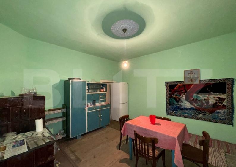Casa de vanzare, cu 2 camere, 120 mp + teren de 1207 mp, zon - 6