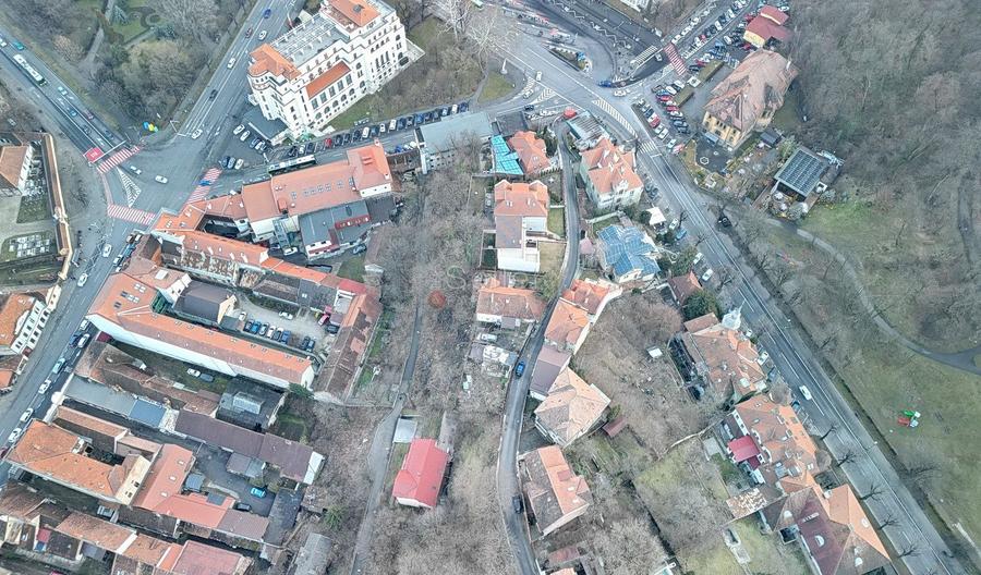 Teren intravilan, ultracentral. - 35