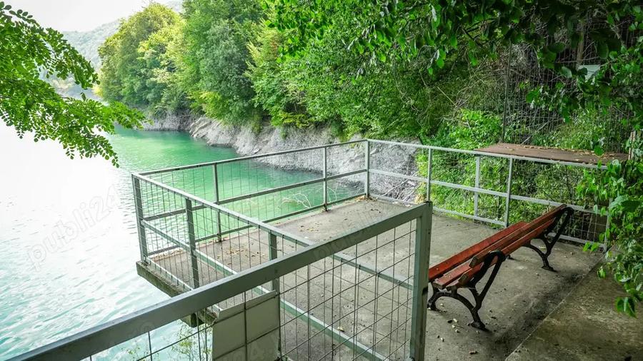 Vand 2 case de vacan?a pe malul Lacului Paltinu - 10