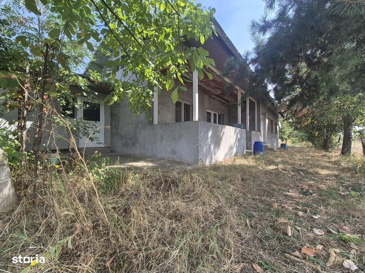 Casă cu 4 camere în Popești