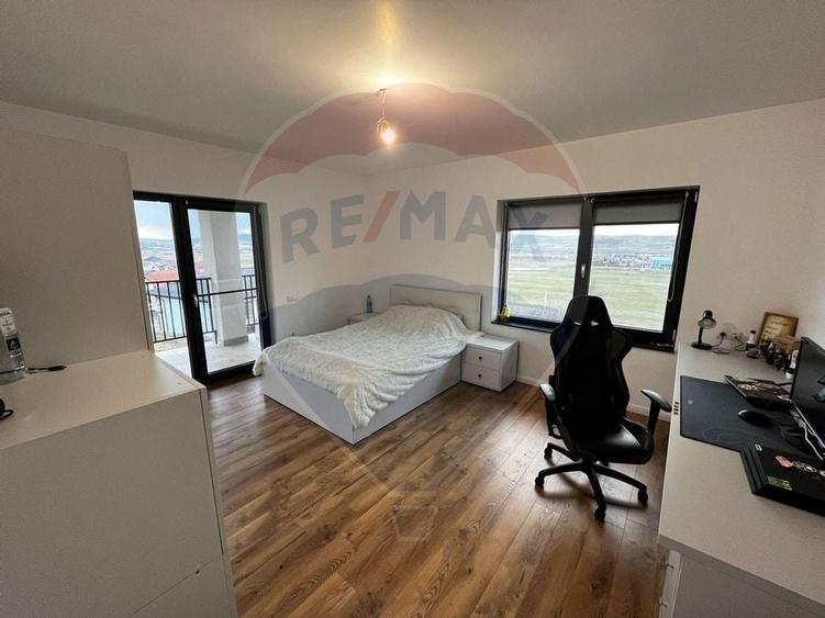 Casă individuală cu 4 dormitoare de vânzare str Planoarelor Dezmir - 13