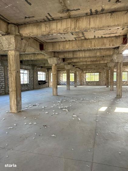 De inchiriat spatiu 2600 mp(parter si etaj) + teren 4700 mp - 5