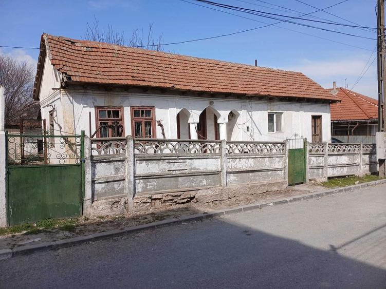 Teren intravilan cu casa demolabila. - 4