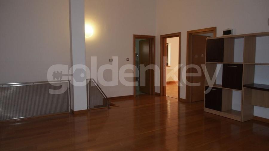 Vila moderna, garaj si vecinatati linistite - 10