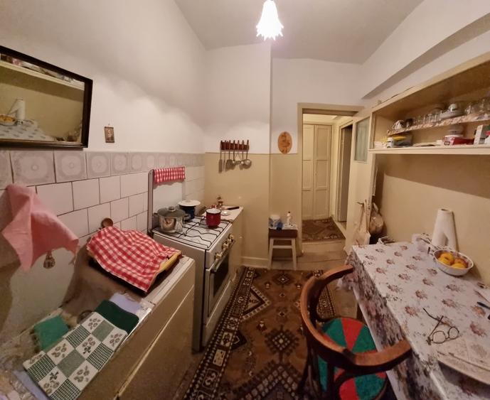 Apartament doua camere, decomandat, etaj patru, structura buna, simplu, central - 10