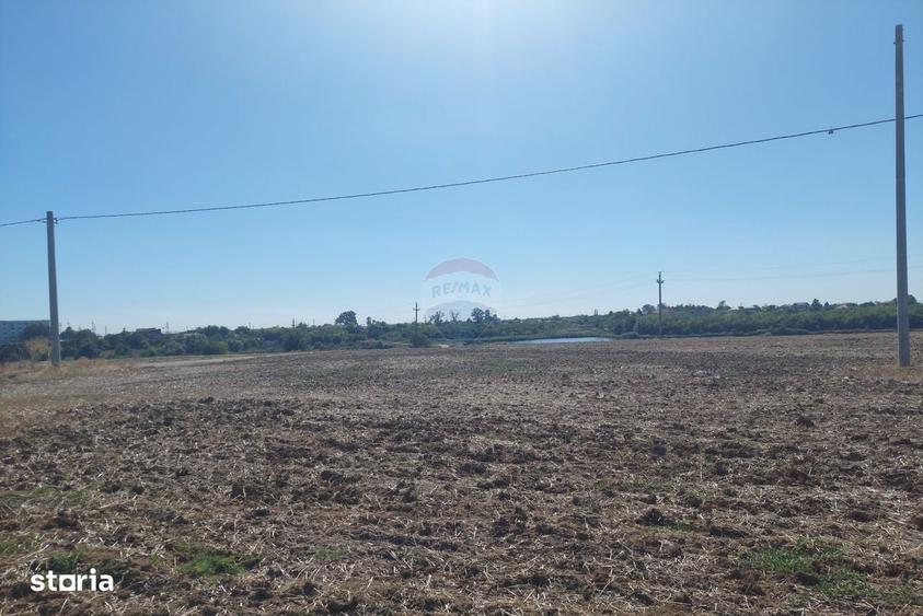 Oportunitate dezvoltare: 10.032 mp cu front la lac, lotizat - 2