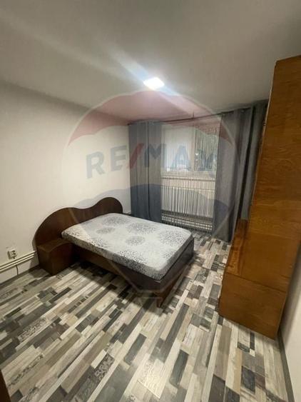 Apartament cu 3 camere de vanzare in zona Rovine - 1