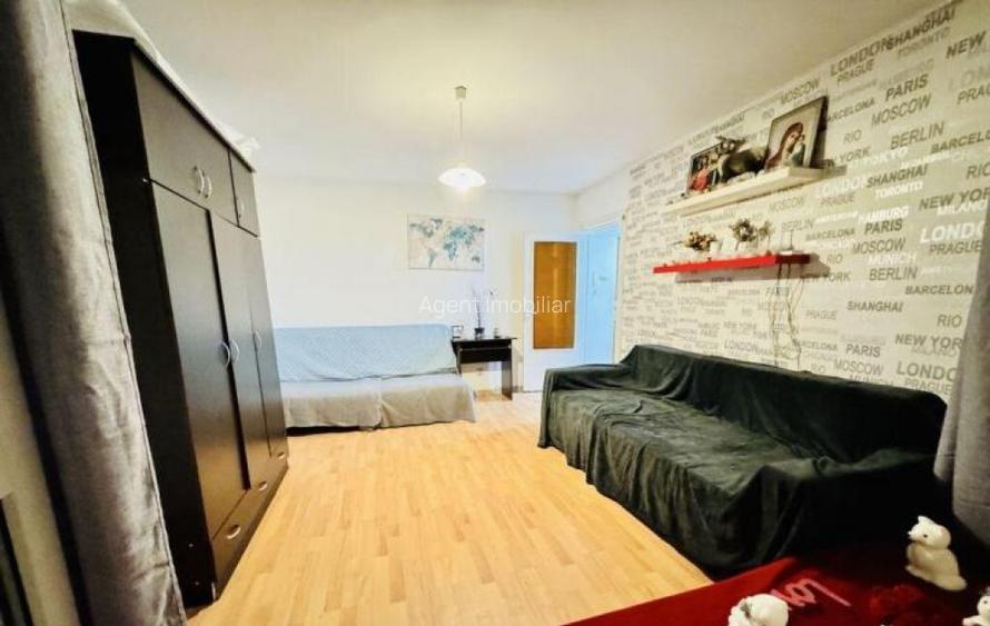 Piata sudului etaj 7 decomandat