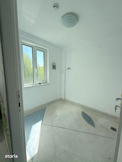De inchiriat spa?iu comercial dispus pe 2 etaje - 16