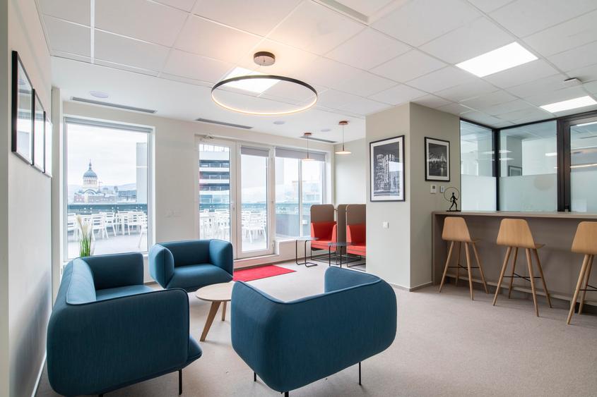 Spațiu de birou privat pentru 5 persoane în Regus Central Business Plaza - 4