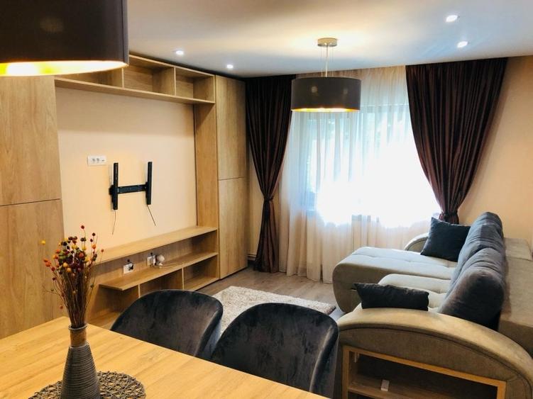 Apartament cu 3 camere, decomandat, zona Nicolina - 4