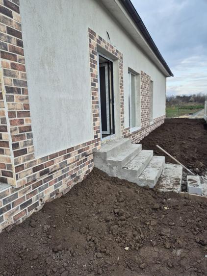 Casa  cu 3 camere si teren 438 mp - Lazu - 3