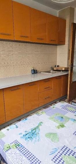 Apartament cu 4 camere decomandat, mobilat în Polonă