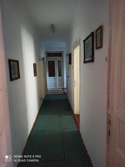 Casă cu 3 camere în Central