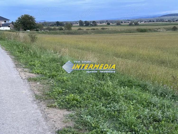 OKAZIE ! 2300 mp. Teren Intravilan Mereteu lat 22 m toate utilitatiile in fata - 1