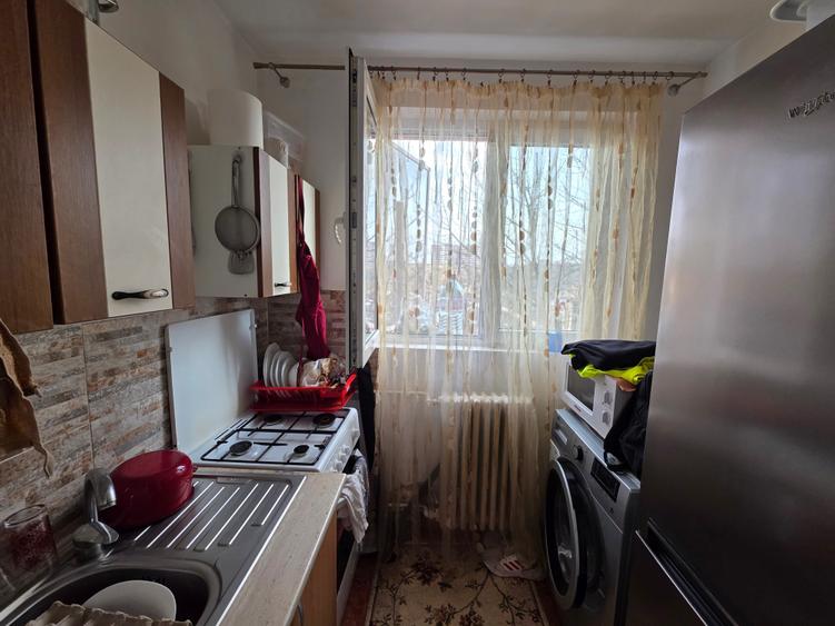 Pajura  confort 3,bloc reabilitat,100m metrou - 1