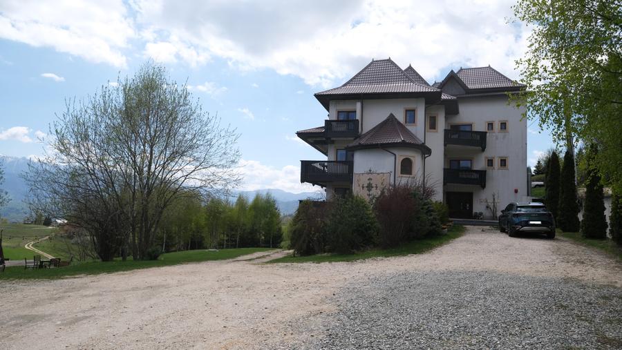 Vanzare hotel in zona superba de munte cu priveliste incredibila din camere - 31