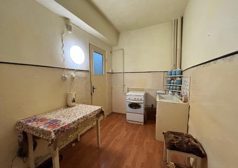 Apartament 3 camere / Decomandat / 70 m2 / Etaj 3 / Proprietar - 8