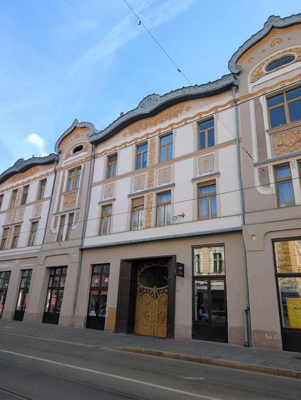 Vand apartament cu 3 camere pe Str Independentei - 1