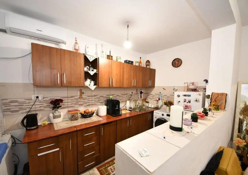 De vanzare casa cu 3 apartamente + anexa 75 mp, Comision 0% - 7