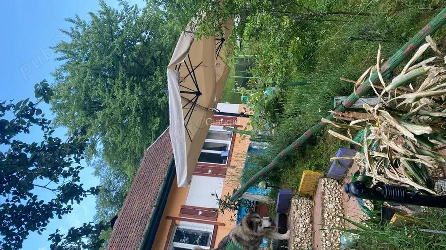 Vand casa de vacan?a la pre? de apartament