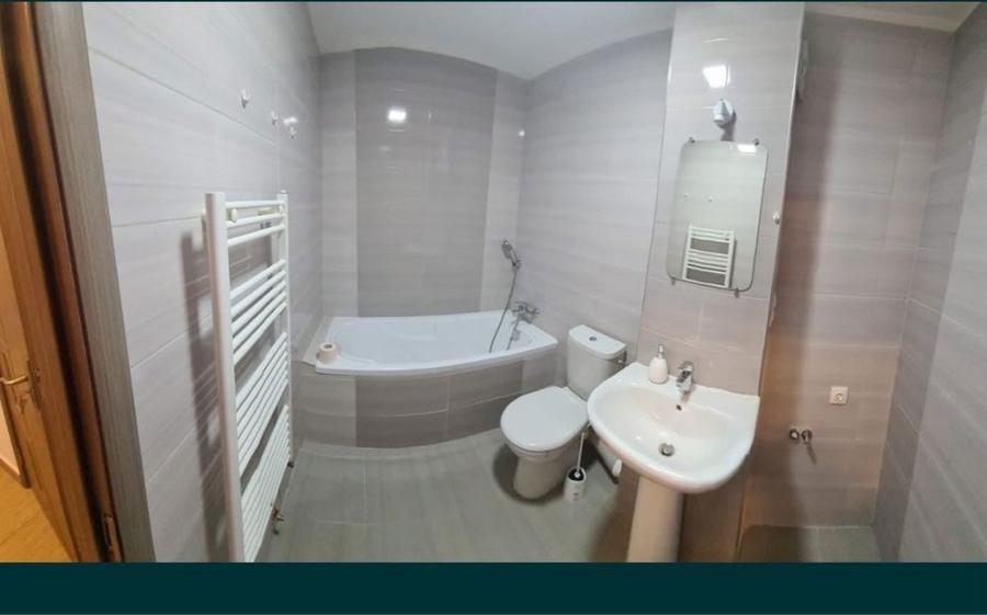 Vand apart 2 camere decomandat - 7