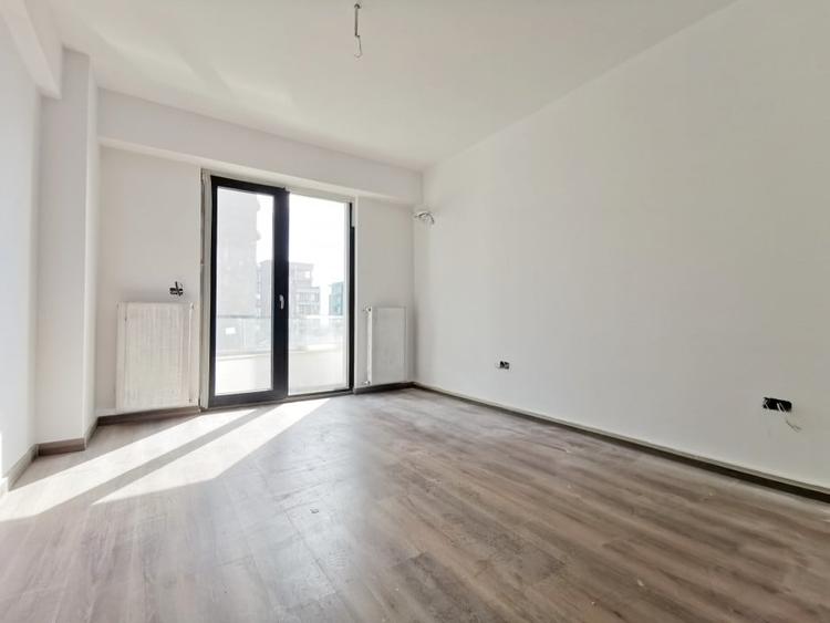 Vedere frontala spre lac in centrul statiunii Mamaia - 3