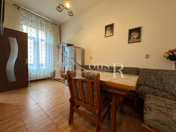 Apartament cu 3 camere semidecomandat, mobilat în Central