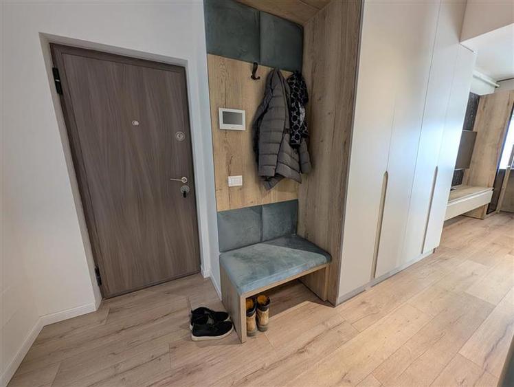 Bloc nou - langa Universitatea Bacovia si Primarie - 2 camere - mobilat si utila - 10