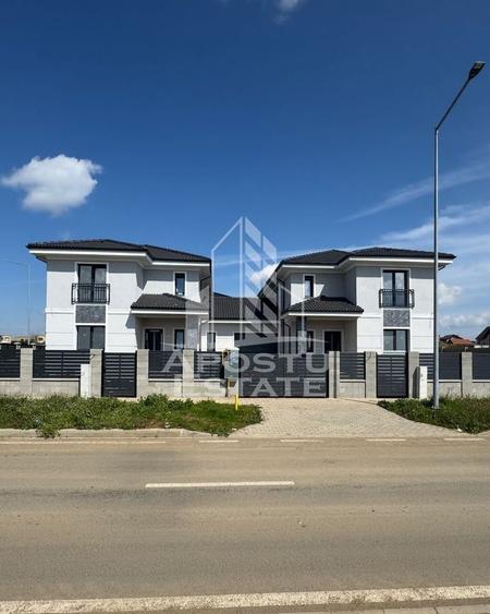 Duplex  despărțit prin garaj și camera tehnică în Giarmata - 1