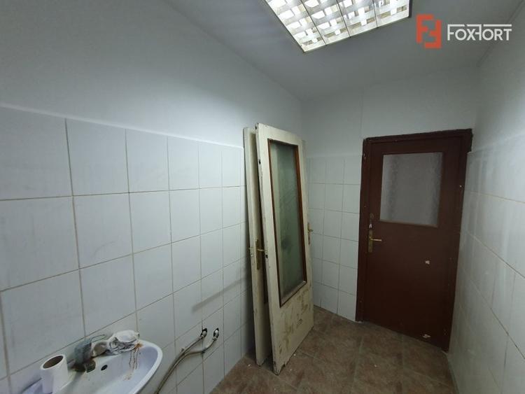 Spatiu comercial cu 2 camere de inchiriat - zona Piata Doina - 11